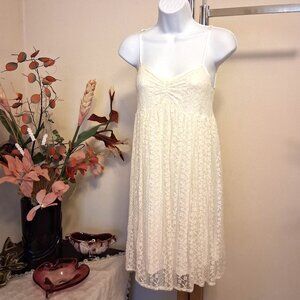 NWOT Kersh Women's White Lace Pleated Lined Dress Spaghetti Straps Knee Length 4
